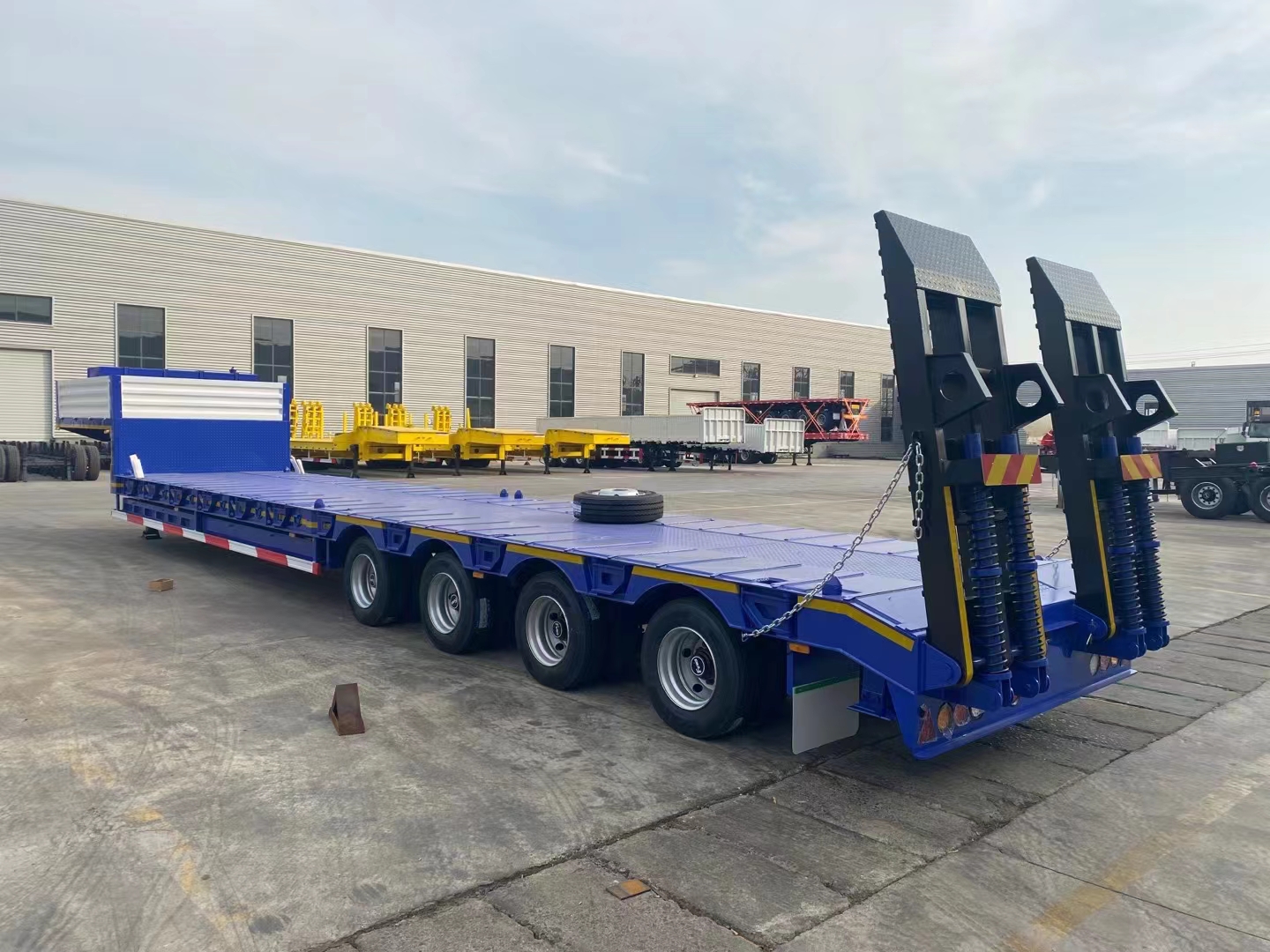 trailer semi lowboy low loader 4 gandar tugas berat siap dikirim