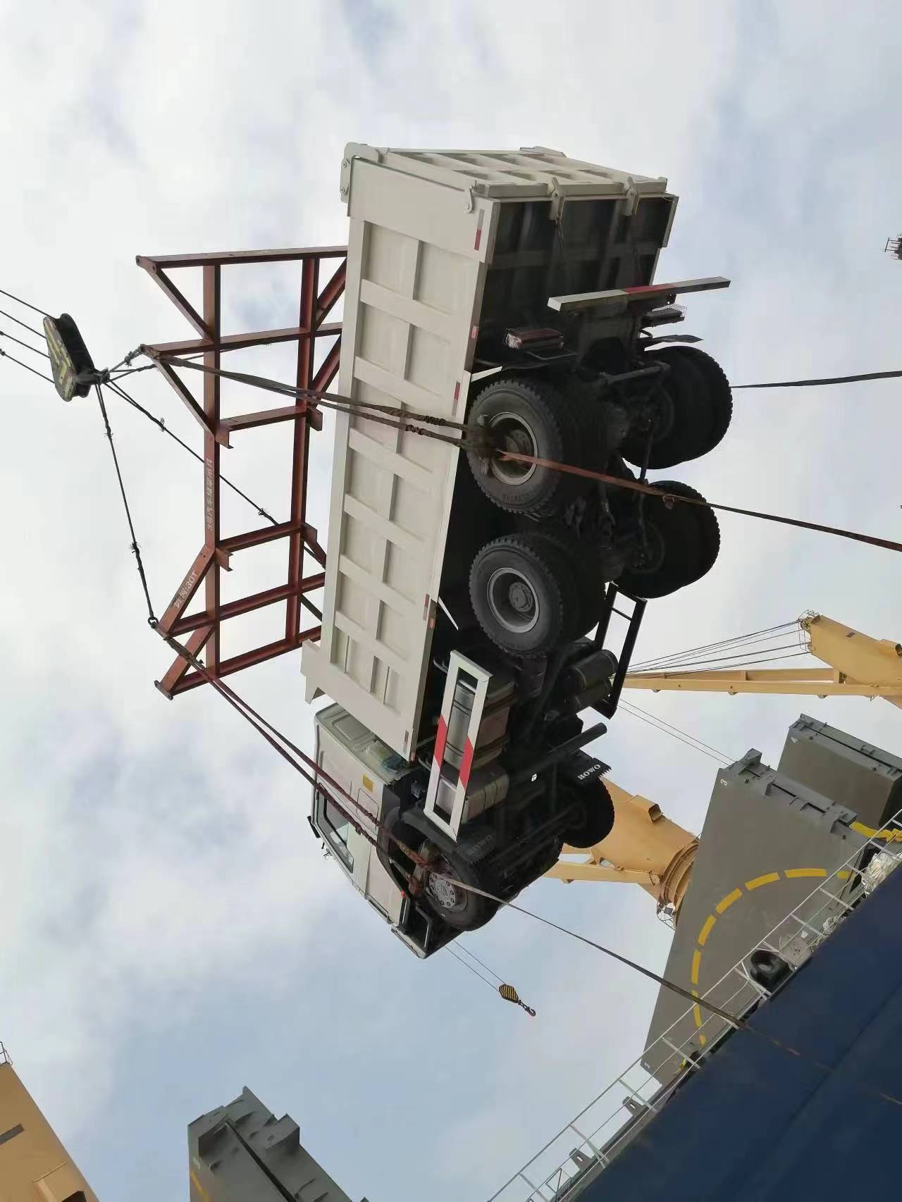 SINOTRUK HOWO 6*4 DUMP TRUCKS SIAP DIKIRIM