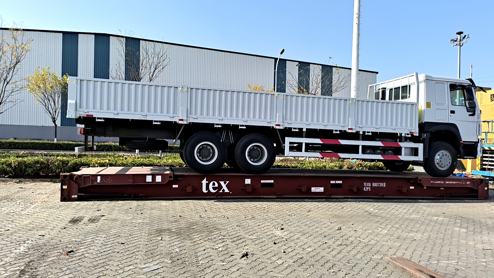SINOTRUK HOWO 6*4 PENGIRIMAN TRUK KARGO KE FILIPINA