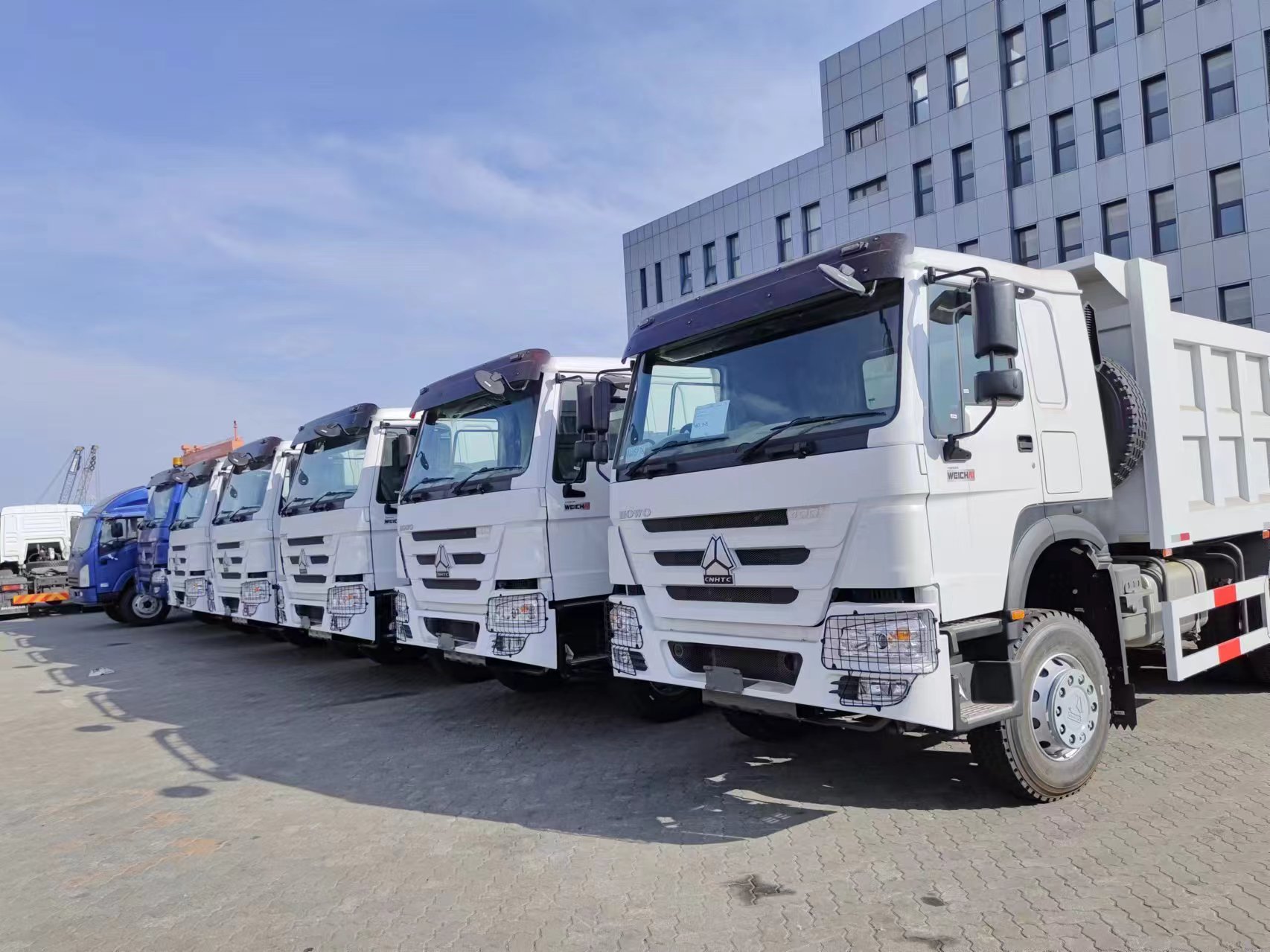 Sinotruk Howo 6*4 Truk Dump siap untuk pengiriman